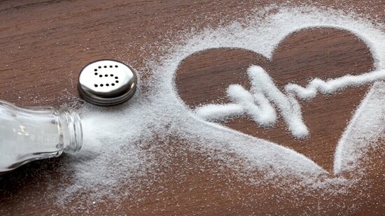 مصرف نمک خطر ابتلا به سرطان معده را افزایش می‌دَهد