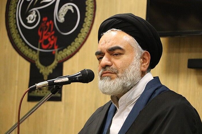 امام جمعه اصفهان: پزشکیان کابینه‌ای تشکیل نَدهد که با رهبری زاویه داشته باشند