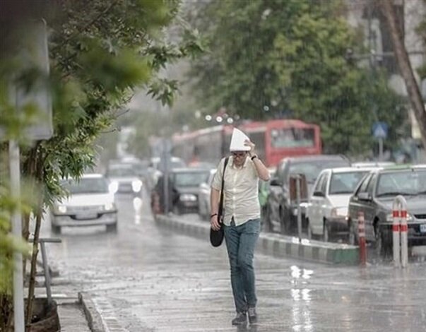 باد و رگبار باران مناطقی از اصفهان را دربرمی‌گیرد/ ثبت دمای ۴۷ درجه در خوروبیابانک