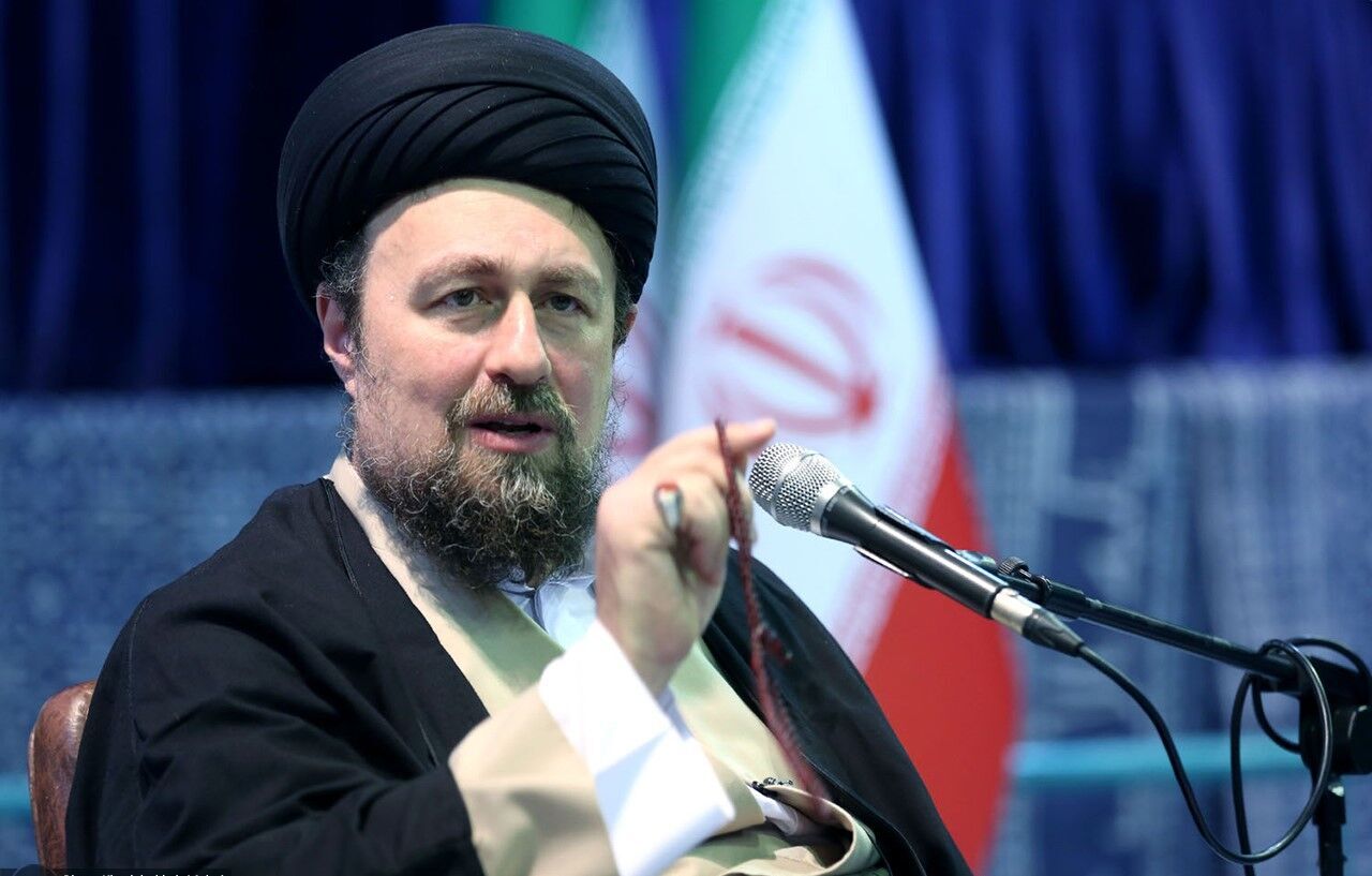 سیدحسن خمینی: انقلابی بودن به معنای دور ریختن خرد و تخصص نیست / باید از همه وجوه عقلانی استفاده کنیم / امام برای پرواز انقلاب استخاره نکرد؛ برای عملیات نظامی هم استخاره نمی‌کرد، بلکه تاکید می‌کرد که عقل‌تان را به کار بگیرید