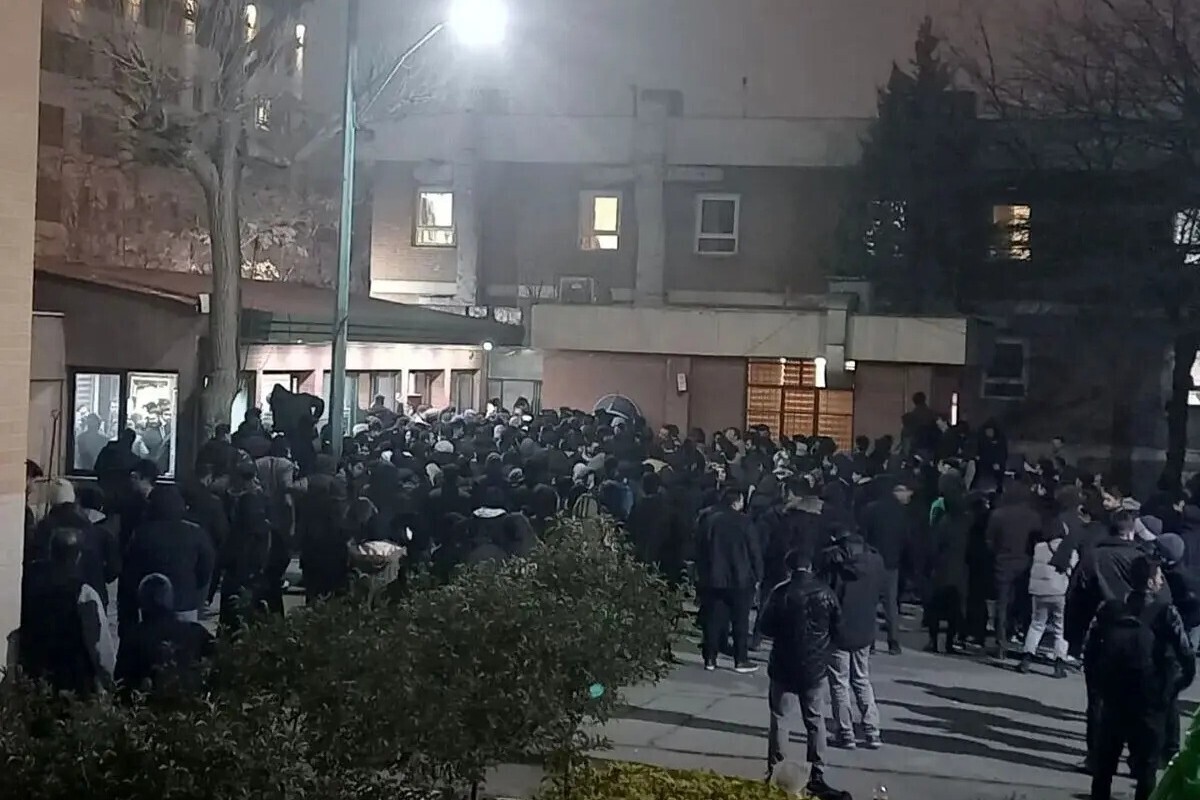 وزیر علوم: مدیرکل خوابگاه‌های دانشگاه تهران استعفا کرد / دو کیوسک در نقاط آسیب‌پذیر دانشگاه نصب خواهد شد