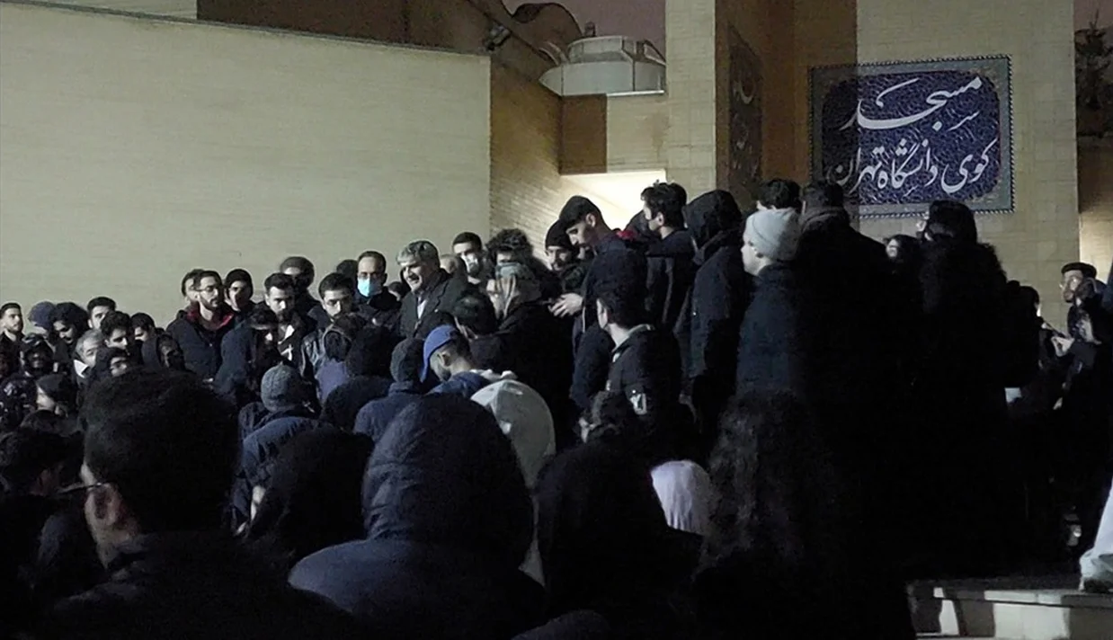کیهان: اصلاح‌طلبان می‌خواستند از قتل در کوی دانشگاه بحران بسازند، دولت پزشکیان نگذاشت