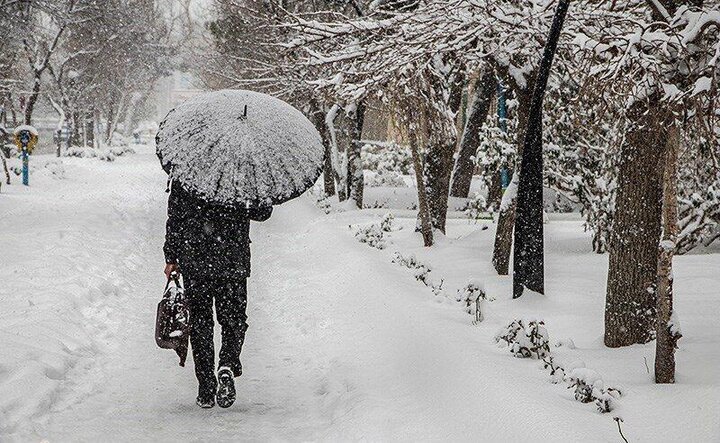 مناطقی از اصفهان برفی می‌شود