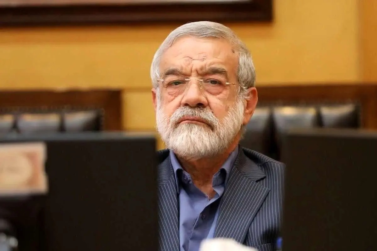 نماینده نزدیک به پایداری: پیامک‌های حجاب منع قانونی ندارد / دولتِ پزشکیان با مردم رو راست نیست