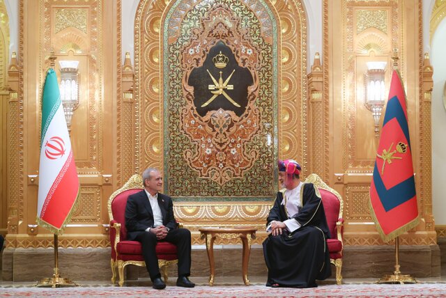 پزشکیان در دیدار با سلطان عمان: قدردان نقش فعال و سازنده عمان در روند مذاکرات با آمریکا هستیم