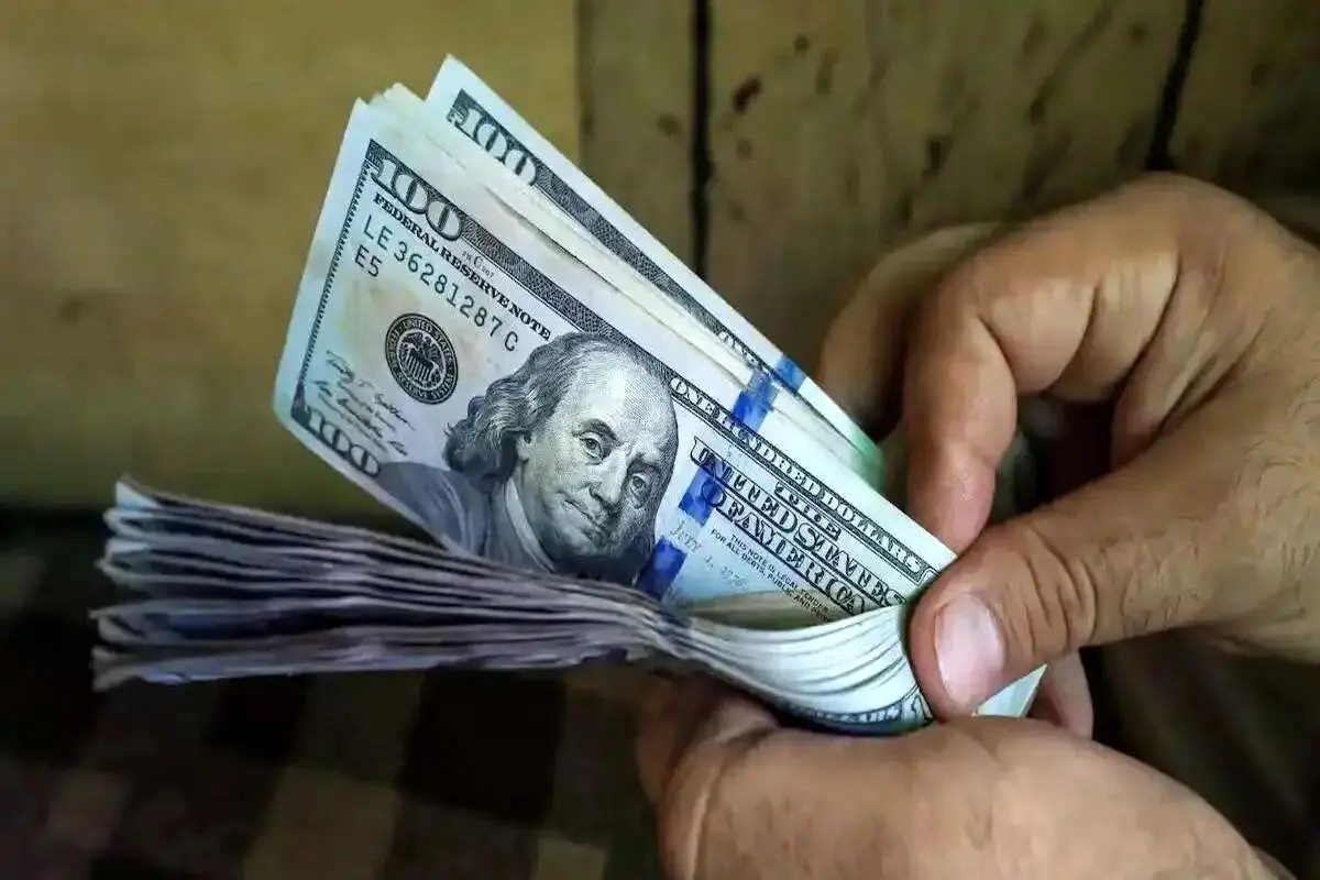 پول پاشی رانت خواران ارزی برای جلوگیری از شفافیت بازار دلار
