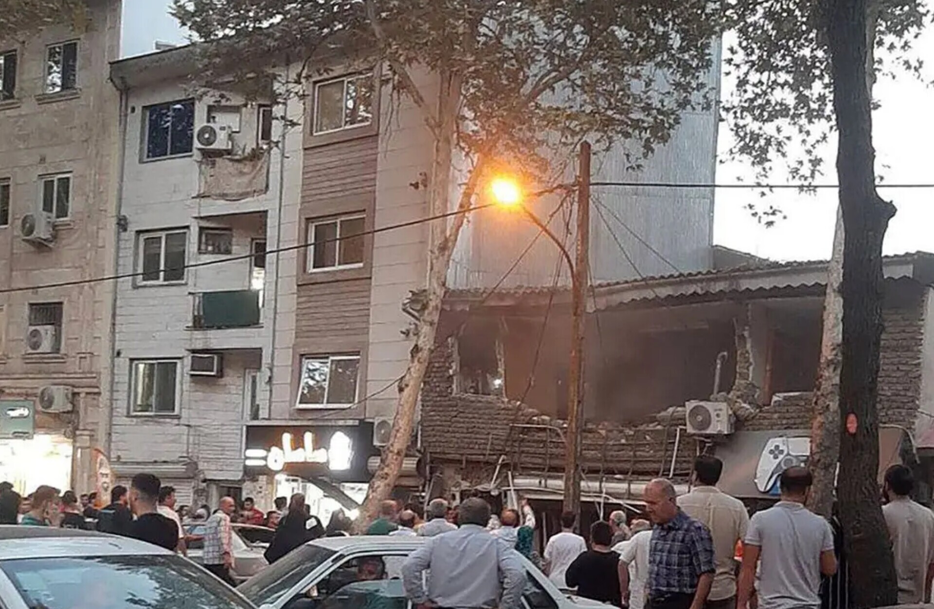 آتش‌نشانی: نشت گاز از مغازه طلا فروشی و روشن کردن فندک در آن فضا، علت اصلی انفجار ساختمان در خیابان باهنر رشت است
