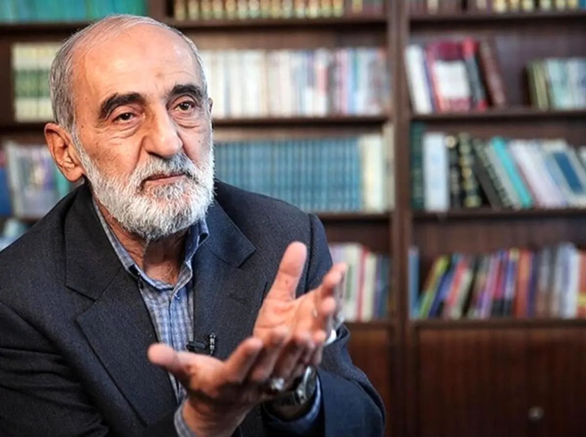 حمله حسین شریعتمداری به اظهارات معاون عراقچی درباره تداوم همکاری‌ها با آژانس