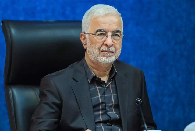وزیر کشور: برق و گاز ۳۰۰ هزار باغ ویلایی که خالی بودند و همچنین استخرها یا مراکز تجاری پر مصرف قطع شد / آب تهران جوابگوی این جمعیت نیست