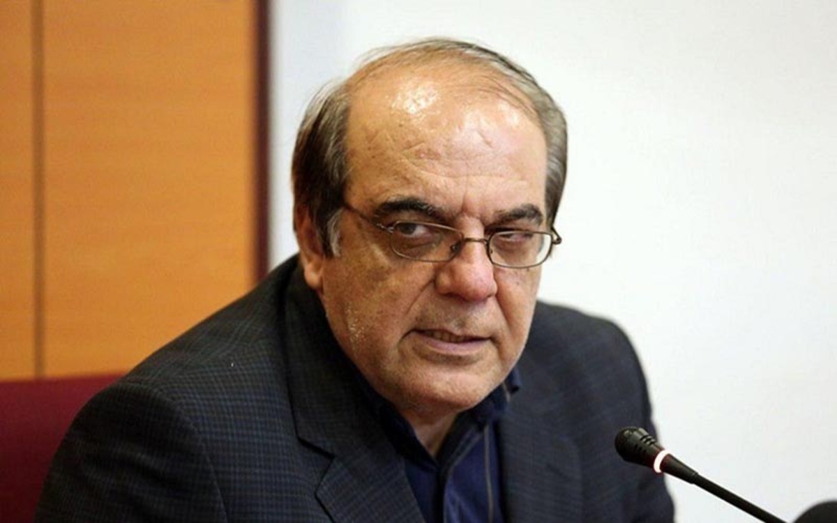 عباس عبدی به پزشکیان: موضوع وفاق را از طریق مقام رهبری پیش ببرید/ سرنوشت ایران را از چنگال تندرو‌ها خارج کنید