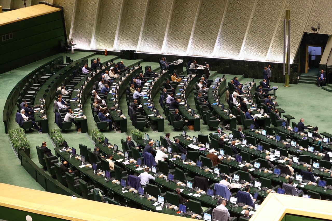 اصلاح طرح تشدید مجازات همکاری با کشورهای متخاصم در مجلس: هرگونه «اقدام عملیاتی» یا «فعالیت اطلاعاتی» برای رژیم صهیونیستی یا آمریکا موجب مصادره کلیه اموال و مجازات اعدام خواهد بود