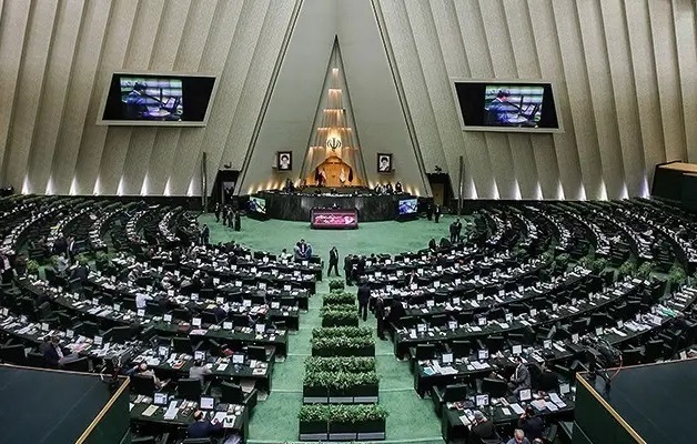 روزنامه جمهوری اسلامی: ایده نمایندگان تندروی مجلس برای خروج از NPT بهانه به دست دشمن می‌دهد