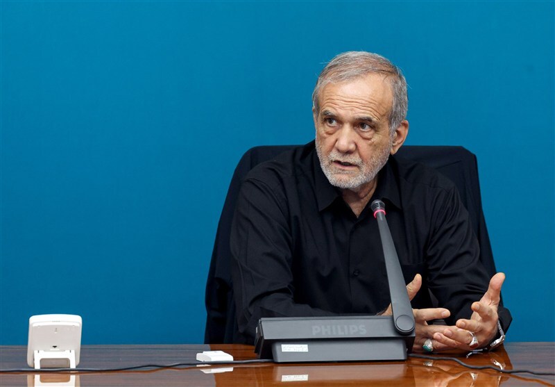 روزنامه جمهوری اسلامی: آقای رئیس ‌جمهور! بودجه دستگاه های آویزان را قطع کنید؛ نشان دهید دولت قدرتمند است