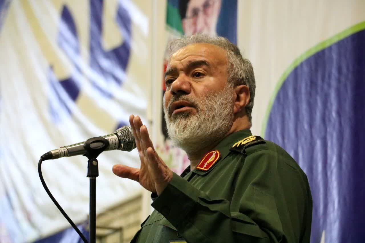 جانشین فرمانده کل سپاه: امروز در کشور ما هر فردی هر سخنی را آزادانه مطرح می‌کند و این موضوع باعث می‌شود جمع‌آوری اطلاعات برای دشمن آسان شود