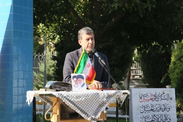 استاندار اصفهان:مسئولان برای عبور مردم ازشرایط سخت اقتصادی برنامه دهند