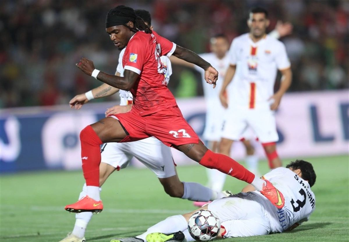پرسپولیس مقابل فولاد متوقف شد