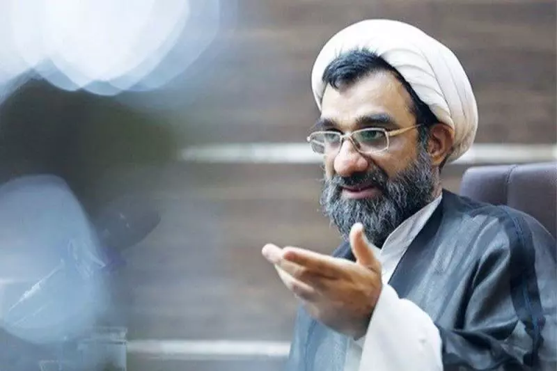 دبیر شورای عالی انقلاب فرهنگی: نمی توانیم برای آوازخواندن یک خانم در جمع آقایان مجوز بدهیم