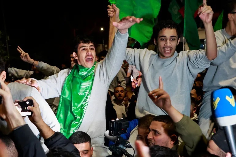 روزنامه اسرائیلی: بر اساس توافق پایان جنگ، ۲۵۰ زندانی فلسطینی محکوم به حبس ابد و ۱۷۰۰ نفر دیگر که پس از ۷ اکتبر بازداشت شده‌اند، آزاد می‌شوند