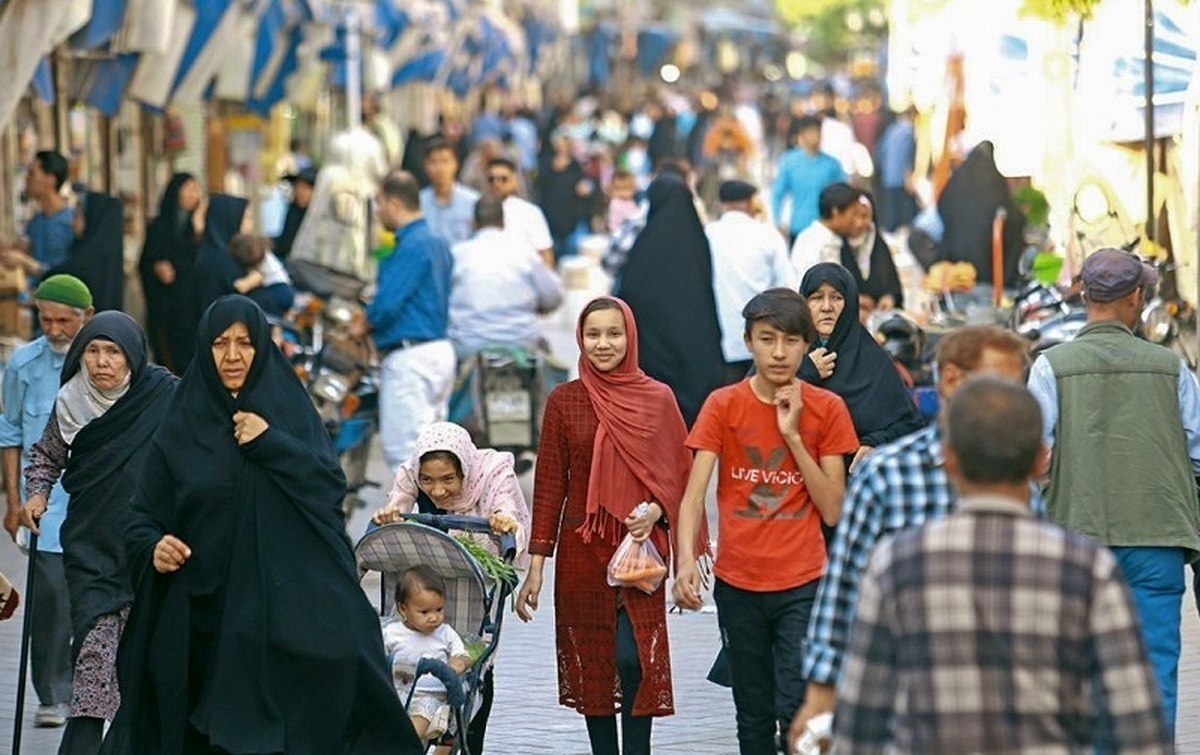 روزنامه جمهوری اسلامی: کلاه گشاد مجلس بر سر دولت برای رسوب افغانستانی‌ها در ایران؛ مجلس دوازدهم این ننگ را به نام خود ثبت می‌کند؟