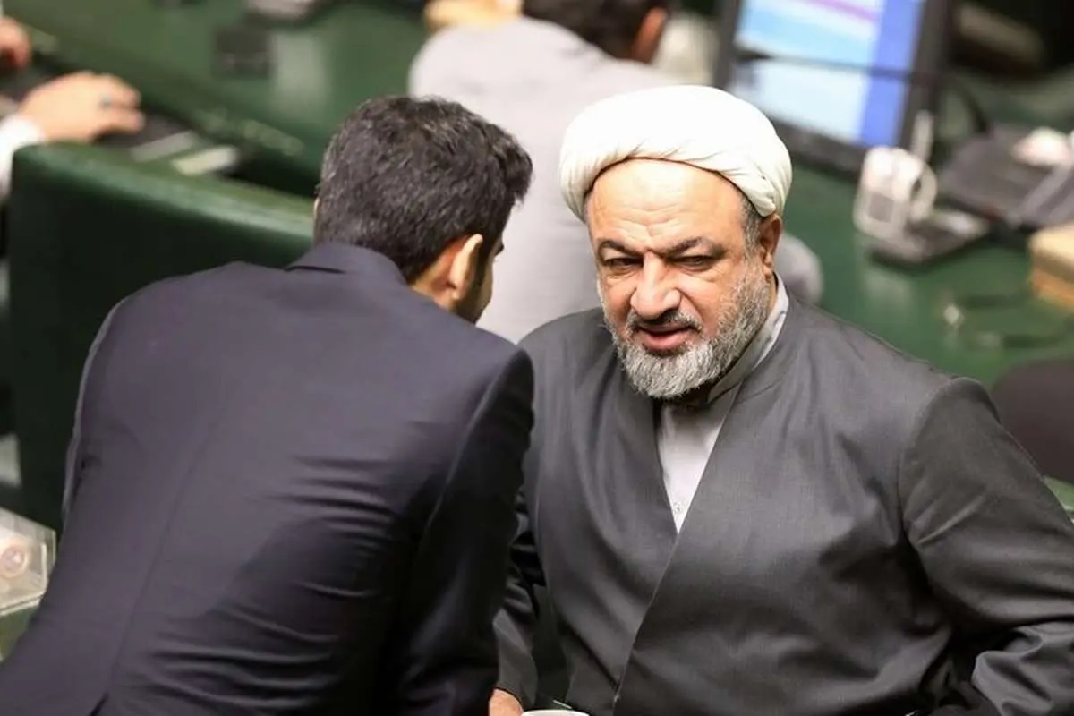 نطق تند رسایی علیه رئیس جبهه اصلاحات: یک خانم سگ بازی توییت زدند که لیاخوف فقط یک اسم در تاریخ ایران نیست / اگر امروز با اینها برخورد قضایی نشود فردا فرزندان اینها دم در میاورند! دادستان محترم چرا برخورد نمی‌کنید؟