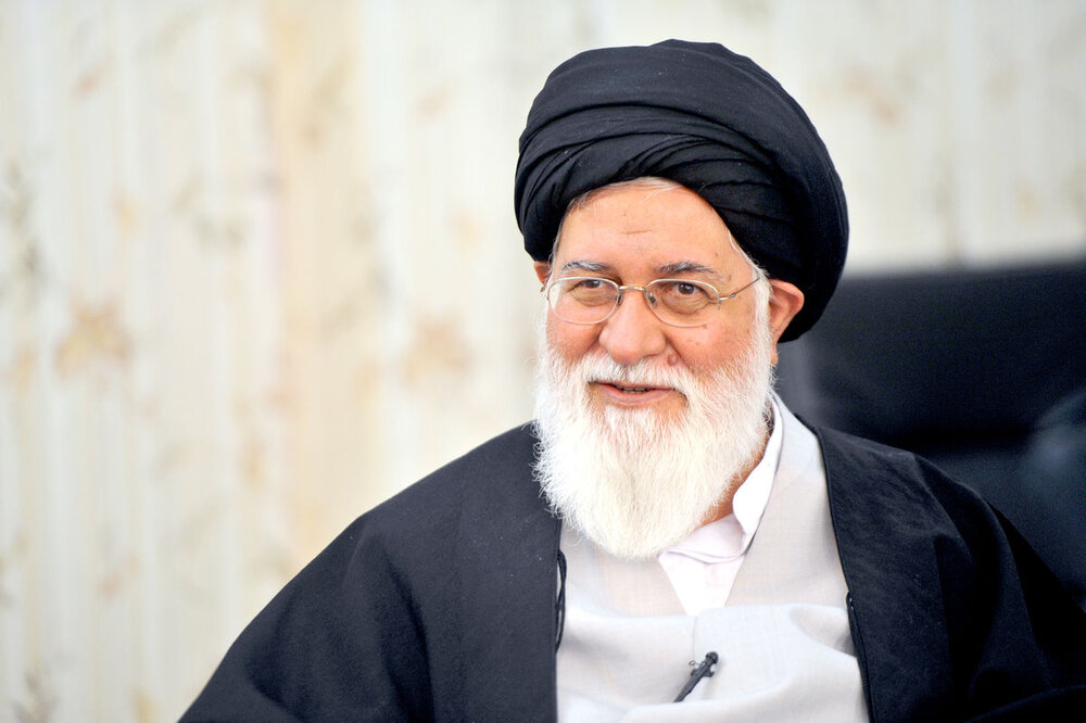 روزنامه جمهوری اسلامی: ۷ سال کشور را معطل امام جمعه‌ای کردند که CFT را حرام می‌دانست؛ در حالی که او سواد فقهی ندارد
