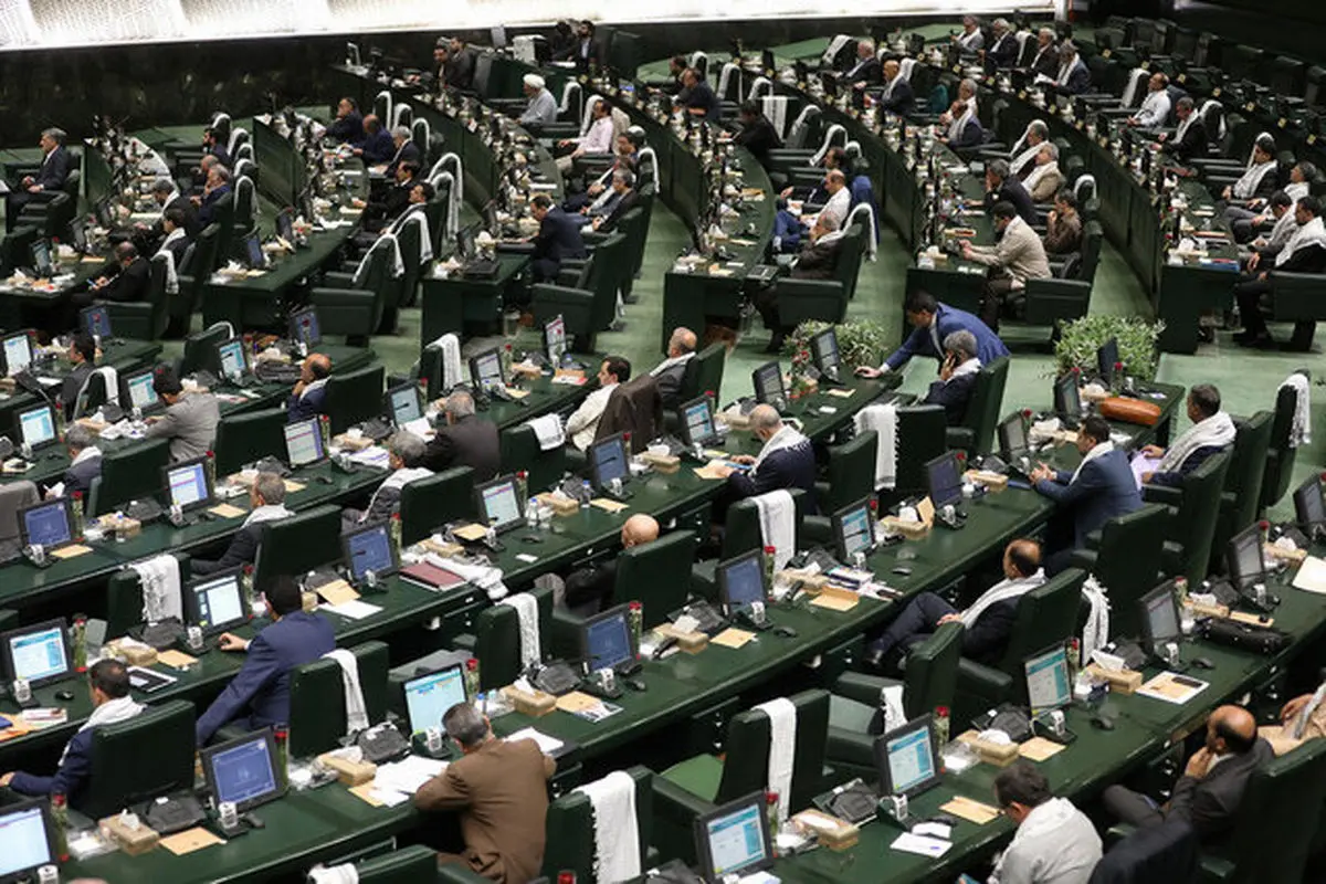 روزنامه اعتماد خبر داد: تلاش نمایندگان رادیکال برای گنجاندن مفاد قانون حجاب در لایحه منع خشونت علیه زنان!