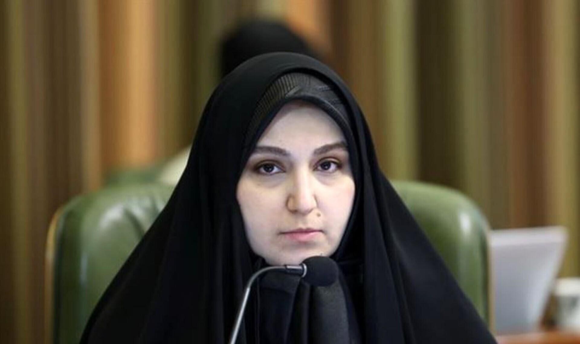 نرجس سلیمانی، خطاب به زاکانی: اگر شورا را پایبند به قانون نمی‌دانید، می‌توانید استعفا دهید