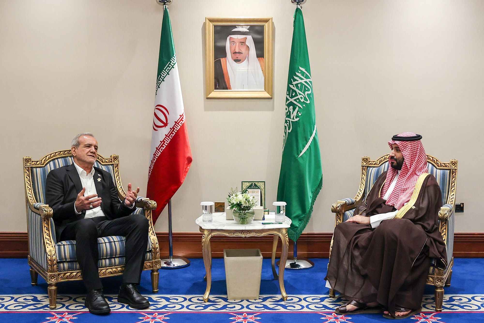 خبرگزاری عربستان: بن سلمان [پیش از سفر به آمریکا] یک پیام مکتوب از پزشکیان دریافت کرد