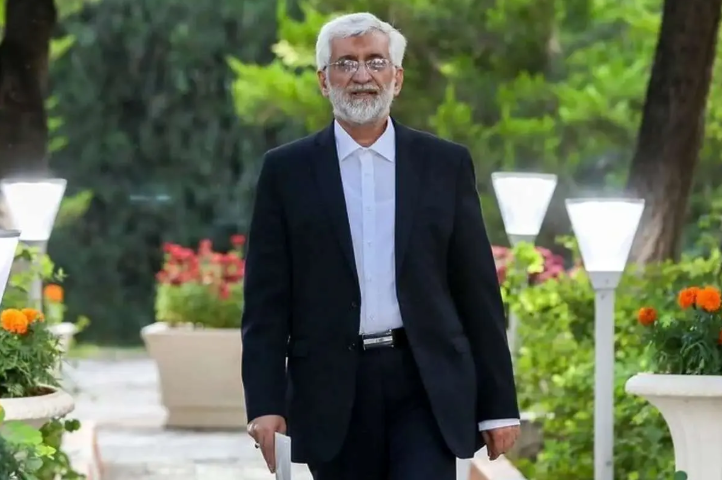 تصویری که نشان می‌دهد جلیلی سودای پاستور دارد
