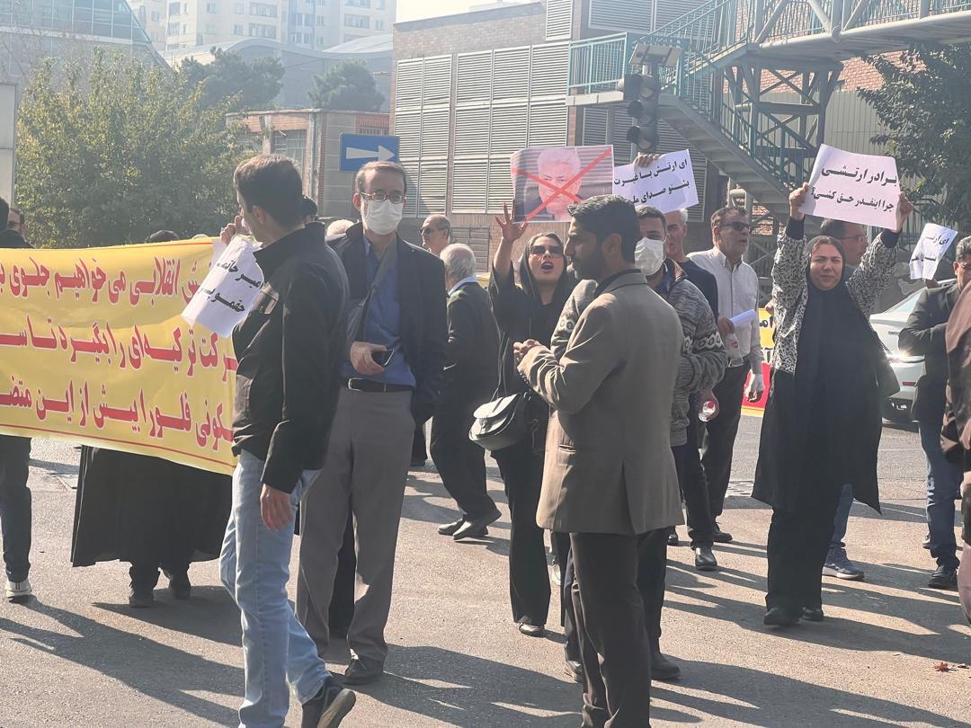 تجمع اعتراضی مالباختگان برج مشهور مقابل ستاد ارتش