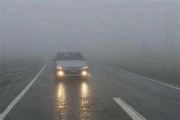 محورهای غرب و جنوب اصفهان لغزنده است؛ مه گرفتگی در گردنه‌های جنوبی