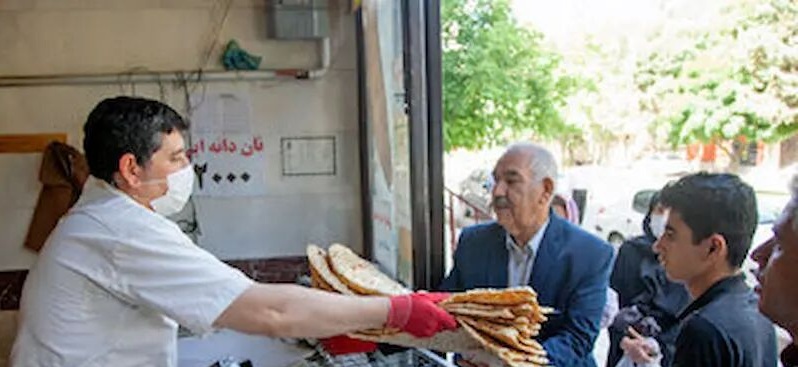 ذخایر کالاهای اساسی اصفهان«غنی» است/ نانوایی‌ها تا آخرین نفرِ صف ملزم به پخت هستند