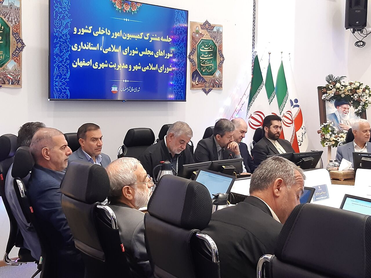 استاندار اصفهان: بازسازی در پساجنگ با افزایش اختیارات به شوراها متحول می‌شود