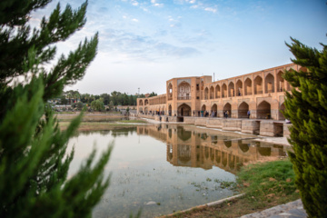 پس از ماه‌ها انتظار؛ آب در بستر زاینده‌رود جاری شد