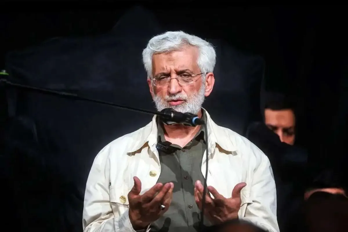 انتقاد شدید مشاور قالیباف از جلیلی: می‌گوید «مذاکره کردند، بعد جنگ شد و بعد آقا شهید شدند»؛ او خودش می‌داند که دارد خلاف می‌گوید؛ اگر مذاکره‌ای شده، با اجازه رهبری شهید بوده