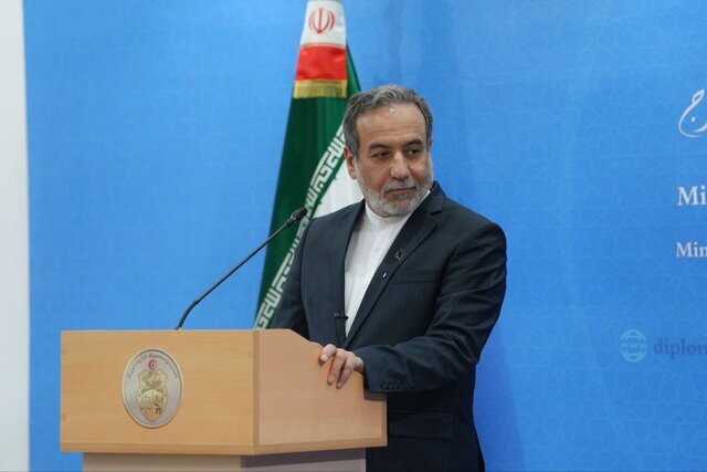عباس عراقچی: تنگه هرمز در صورت عمل آمریکا به شروط ایران باز می‌شود